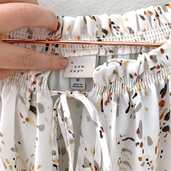 A New Day Long Sleeve Blouse Tie Neck Abstract Pattern Size Medium - Picture 3 of 7